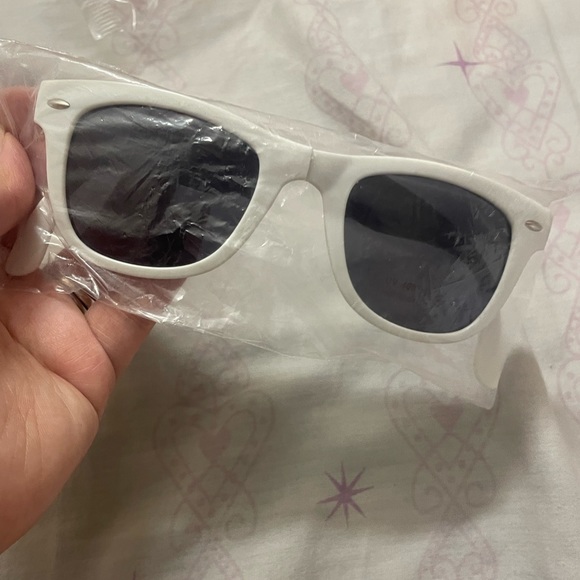 Sunglasses - Picture 6 of 8